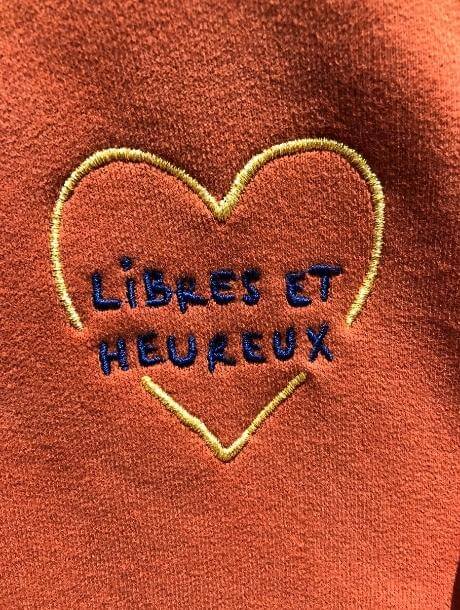 Sweat Brodé “Libres et Heureux” en coton bio - Terracota